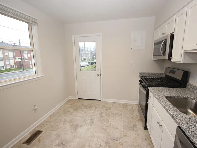 314 Old Post Rd — Photo 16