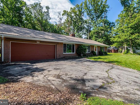 3rd image of 1303 Jefferson Rd
