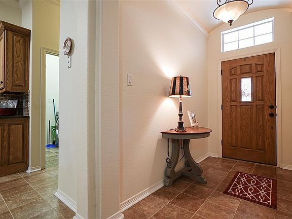 4th image of 504 Willowview Dr