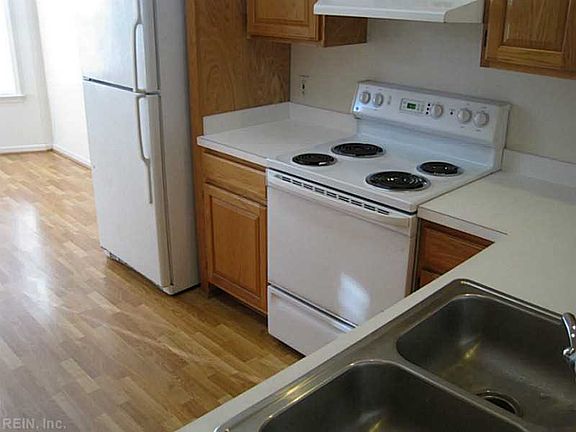 4th image of 520 Salt Aire Ct
