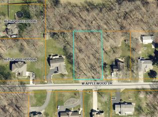 8033 W Applewood Dr, La Porte, IN 46350