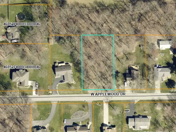 8033 W Applewood Dr, La Porte, IN 46350