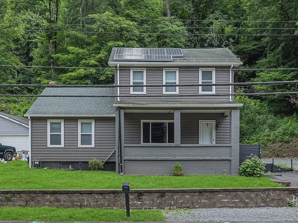 39 McGovern Blvd, Crescent, PA 15046