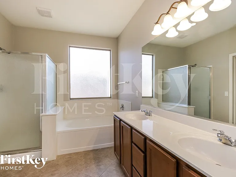 635 W Desert Hills Dr — Photo 9