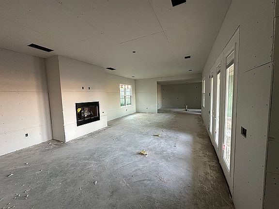 3rd image of 2605 Chaumont Ter