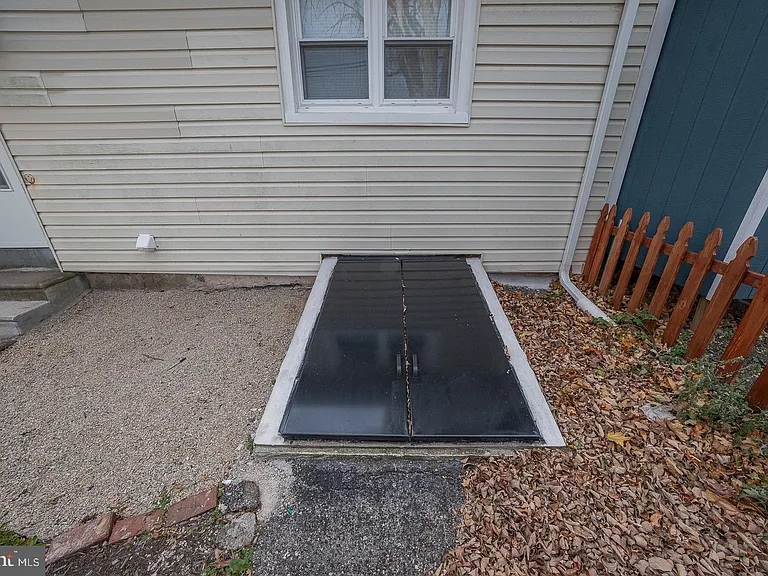 717 Miller St — Photo 38