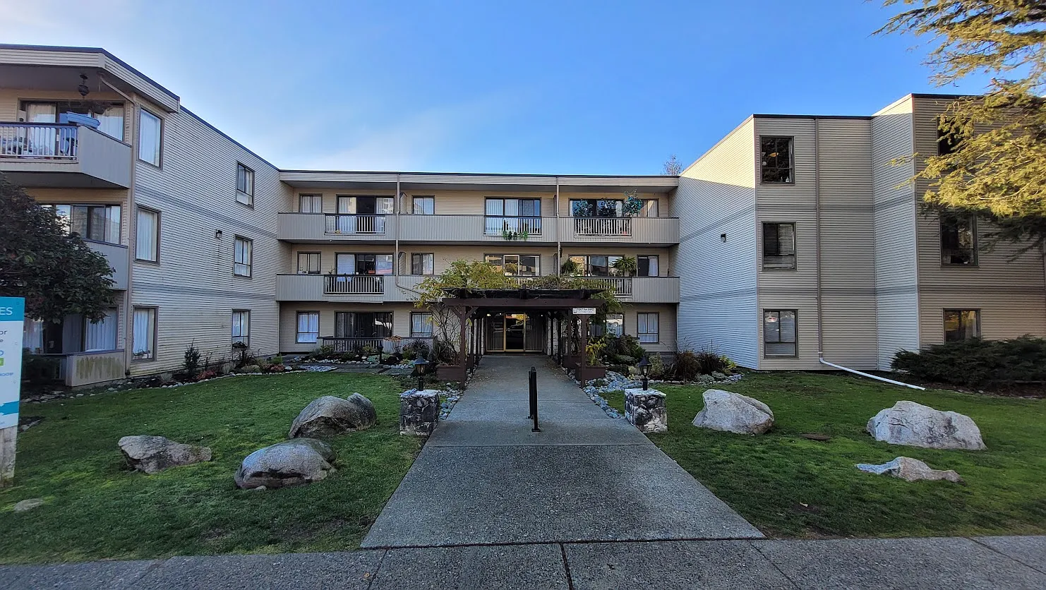 Cedarview Manor — Photo 1