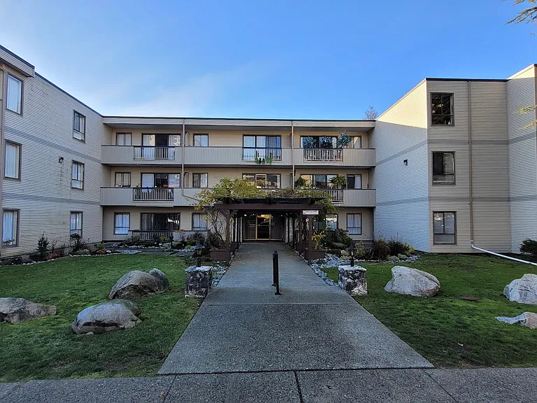 1655 Chesterfield Ave #109 — Photo 1