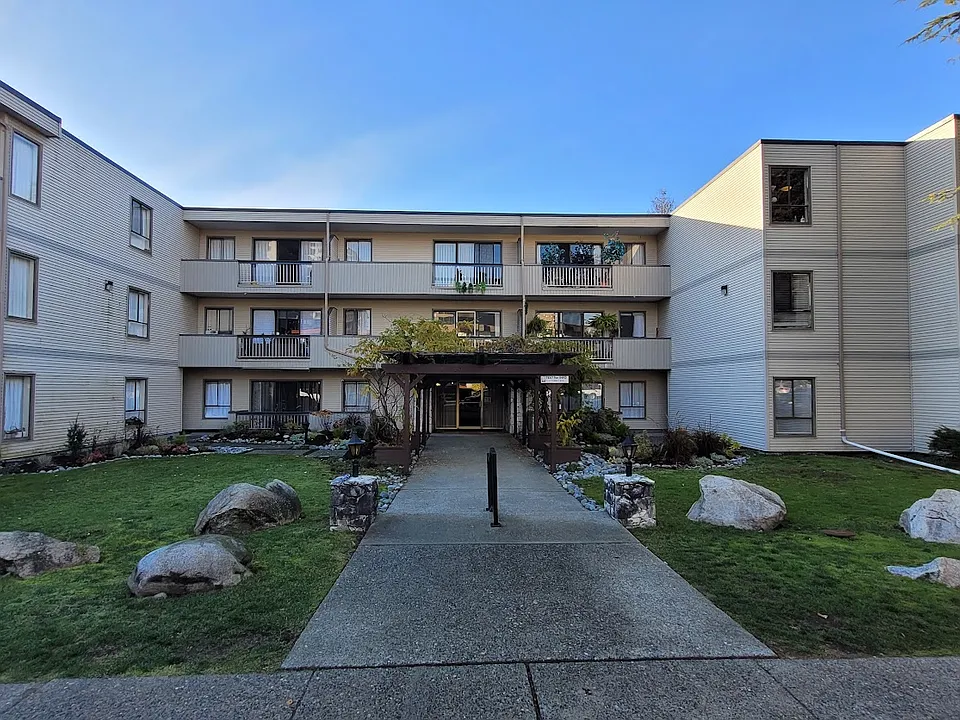 1655 Chesterfield Ave #206