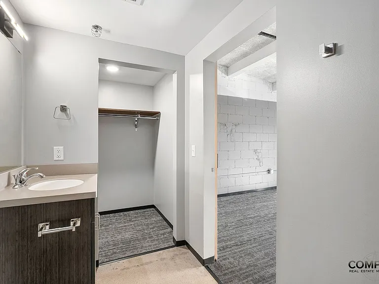 The Howard Apartments — Photo 42