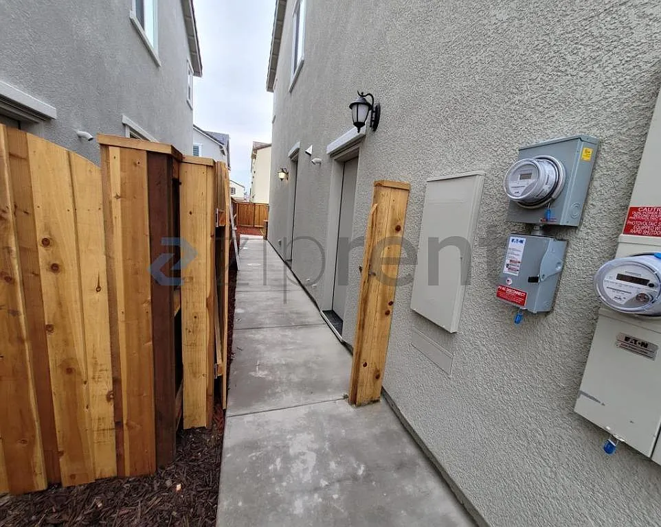 1 bed, 600 sqft, $1,399 — Photo 2