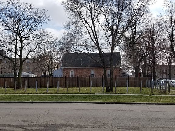 2nd image of 557 N Monticello Ave