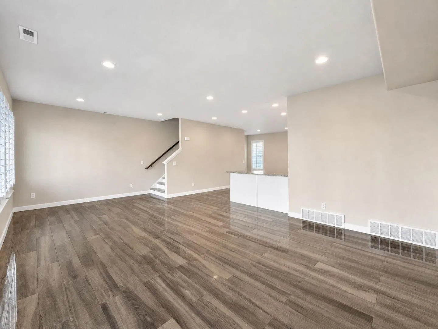 3 Bed Townhome Near Hill Air Force Base in Layton — Photo 2