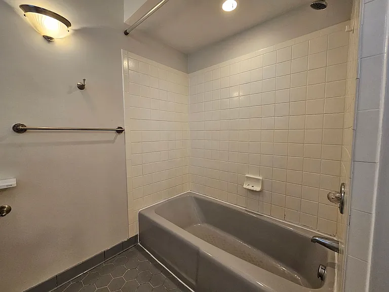 537 Washington Park — Photo 21