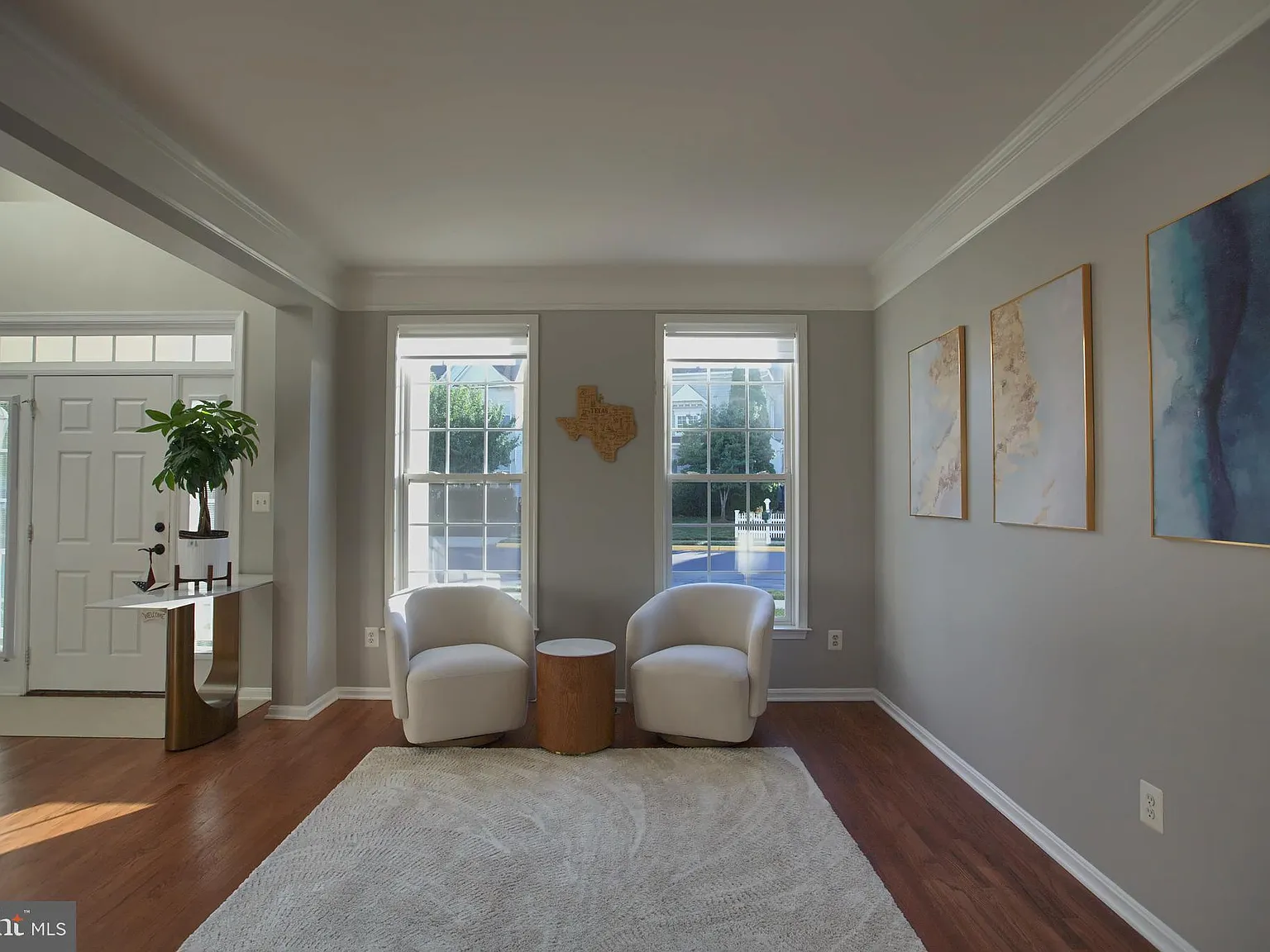 4 bed, 2.5 bath, 2760 sqft, $4,200 — Photo 4
