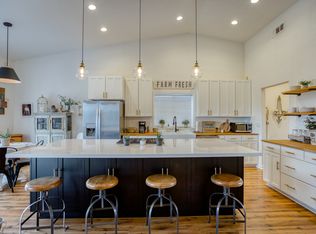 898 Collyer Dr, Redding, CA 96003