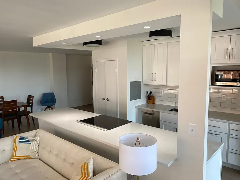 400 Madison St #403 — Photo 11