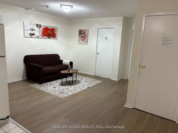 186 King Rd #1, Richmond Hill, ON L4E 2W1