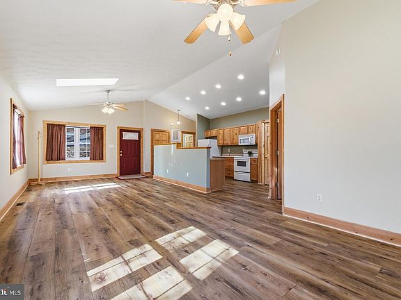 3rd image of 86 Maple Ave