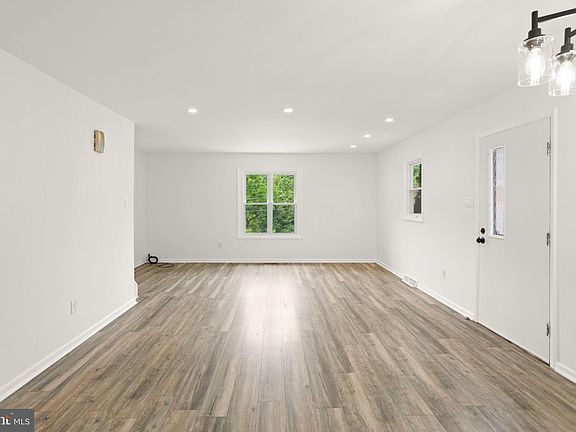 5th image of 511 Bloomfield Ave