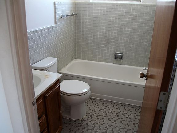 3rd image of 4830 Briarwood Ave #D7