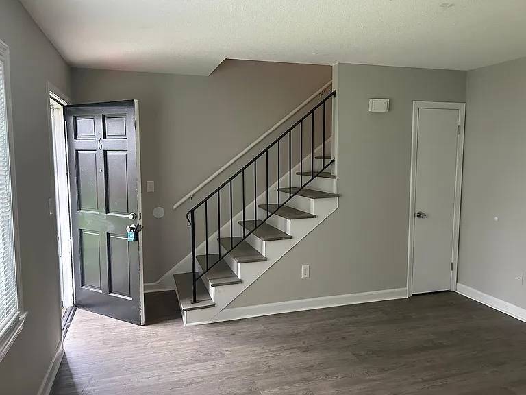 101 Plaza Oaks Rd #6 — Photo 18