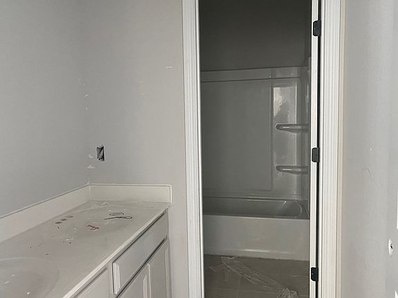 2520 Roosevelt Road Interior Image 5