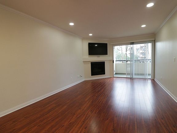 3rd image of 5545 Canoga Ave APT 106