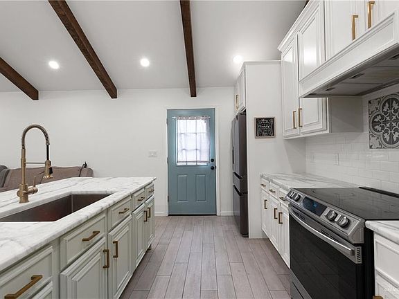 4th image of 401 Chile Pequin Dr