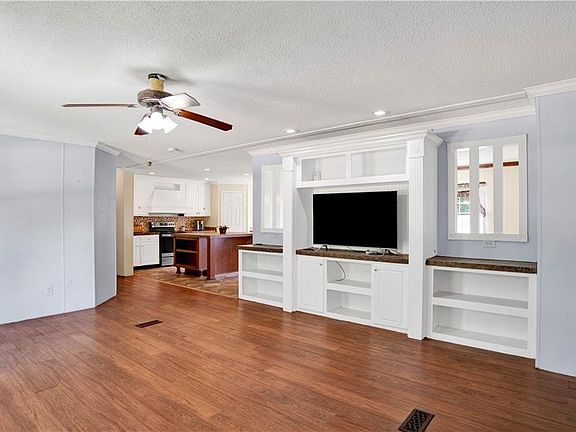 4th image of 6651 Taylor Ave