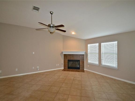 4th image of 1109 Willowbrook Dr
