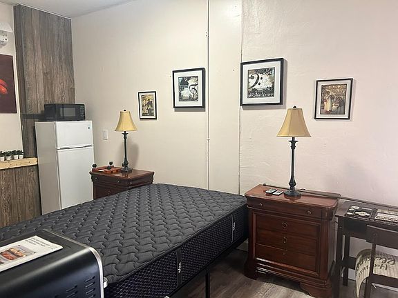 2nd image of 1331 NE 41st Pl