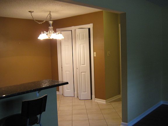 4th image of 3009 Heritage Dr APT 4