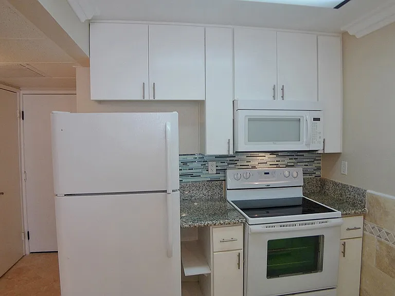 Villa De Adel Apts — Photo 71