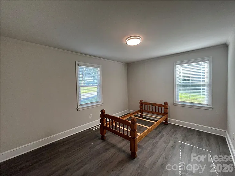 1120 Hensley Rd W — Photo 11