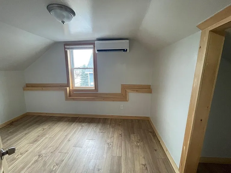 83 Commercial St — Photo 11