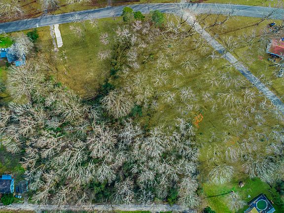 5th image of 323 N Jenkins Rd