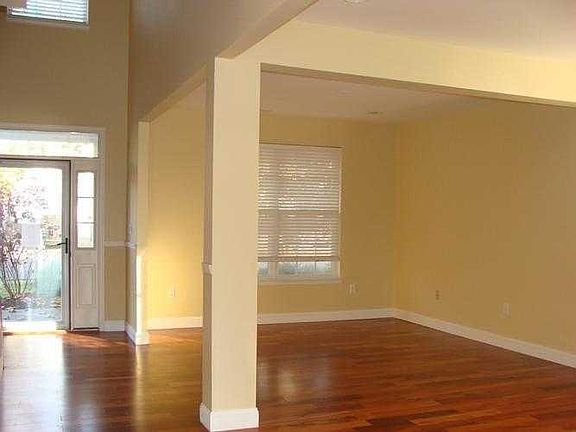 Entrance & Livin gRoom