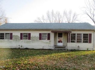 501 E Lake Ave, Okawville, IL 62271