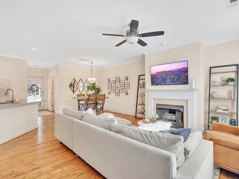 219 E Park Ave — Photo 4
