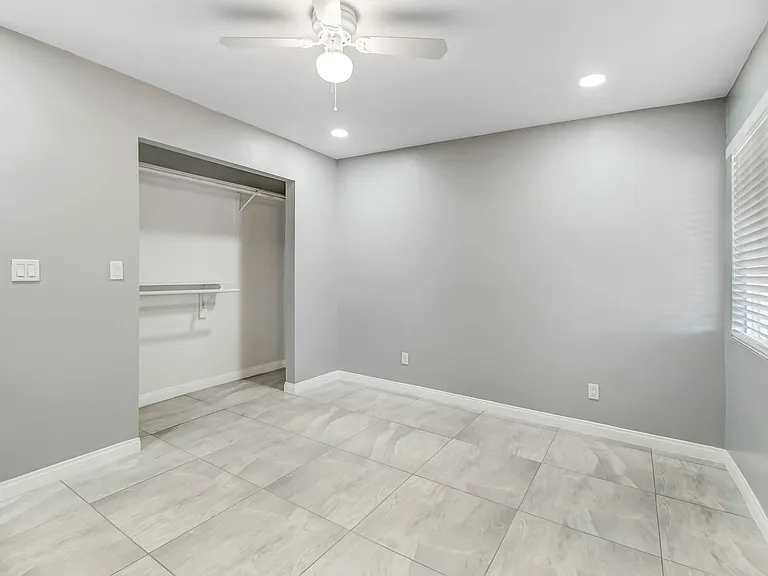 4848 Doane Ave — Photo 10