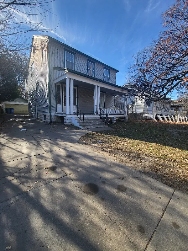 1629 W. 13th St. N. Upstairs — Photo 2