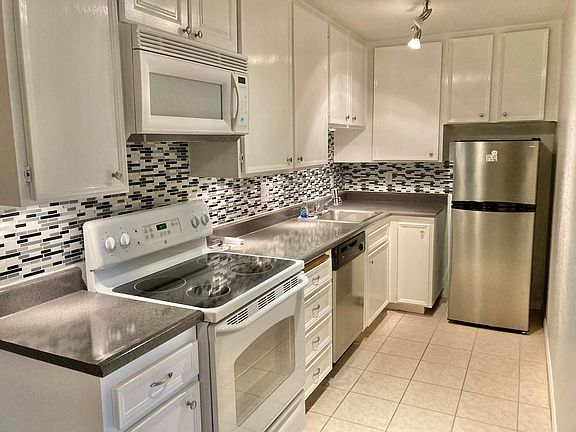 5th image of 2812 N Auburn Ct Unit F206