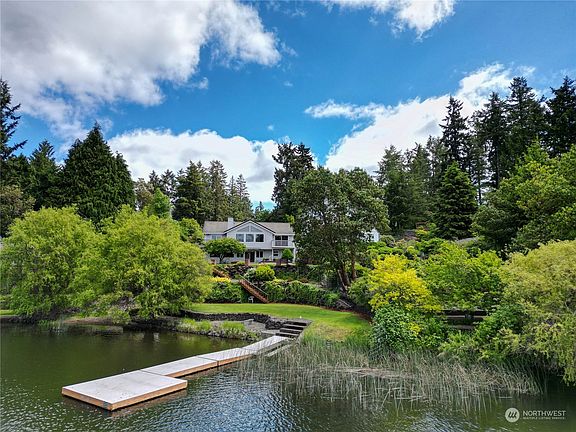 2nd image of 3601 Frances Drive SE