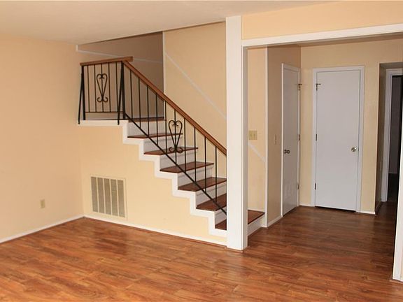 3rd image of 7 Nantucket Dr