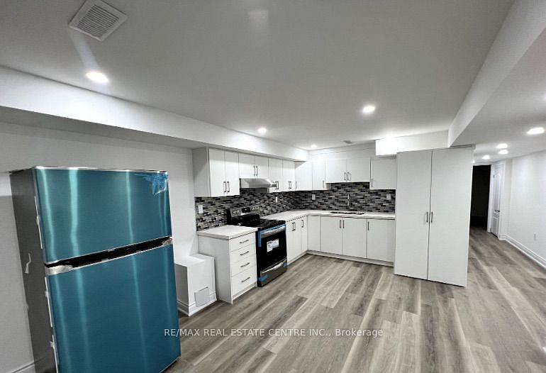 1st image of 20 Quinton Rdg #Basement
