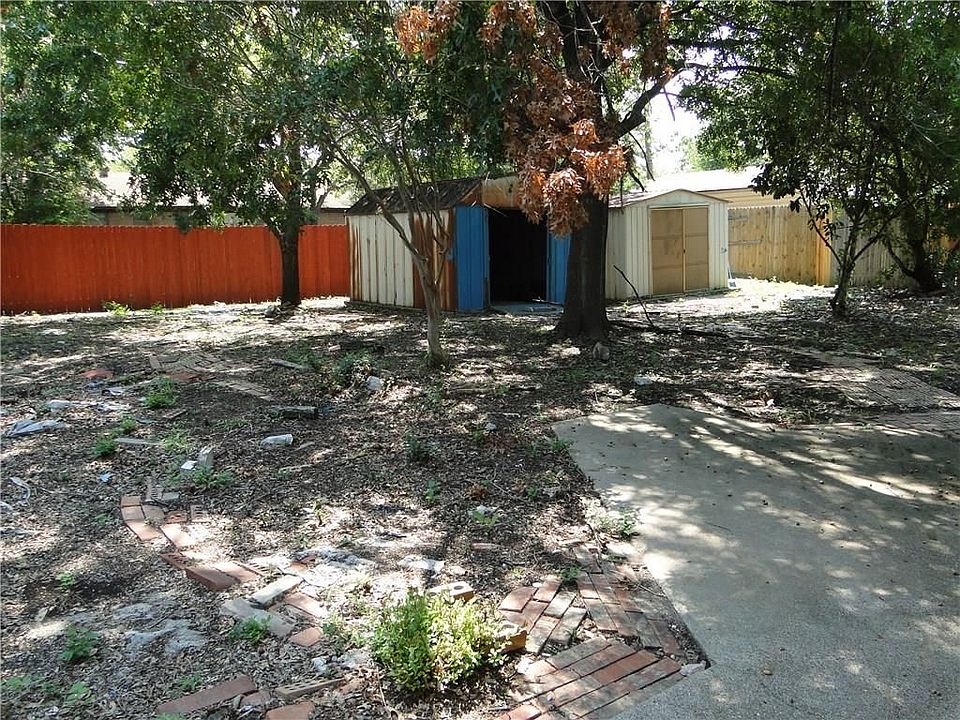 2nd image of 2806 Cary Dr