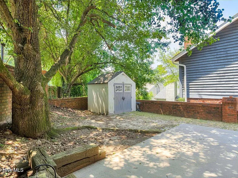 705 Beacon Hill Ln — Photo 19