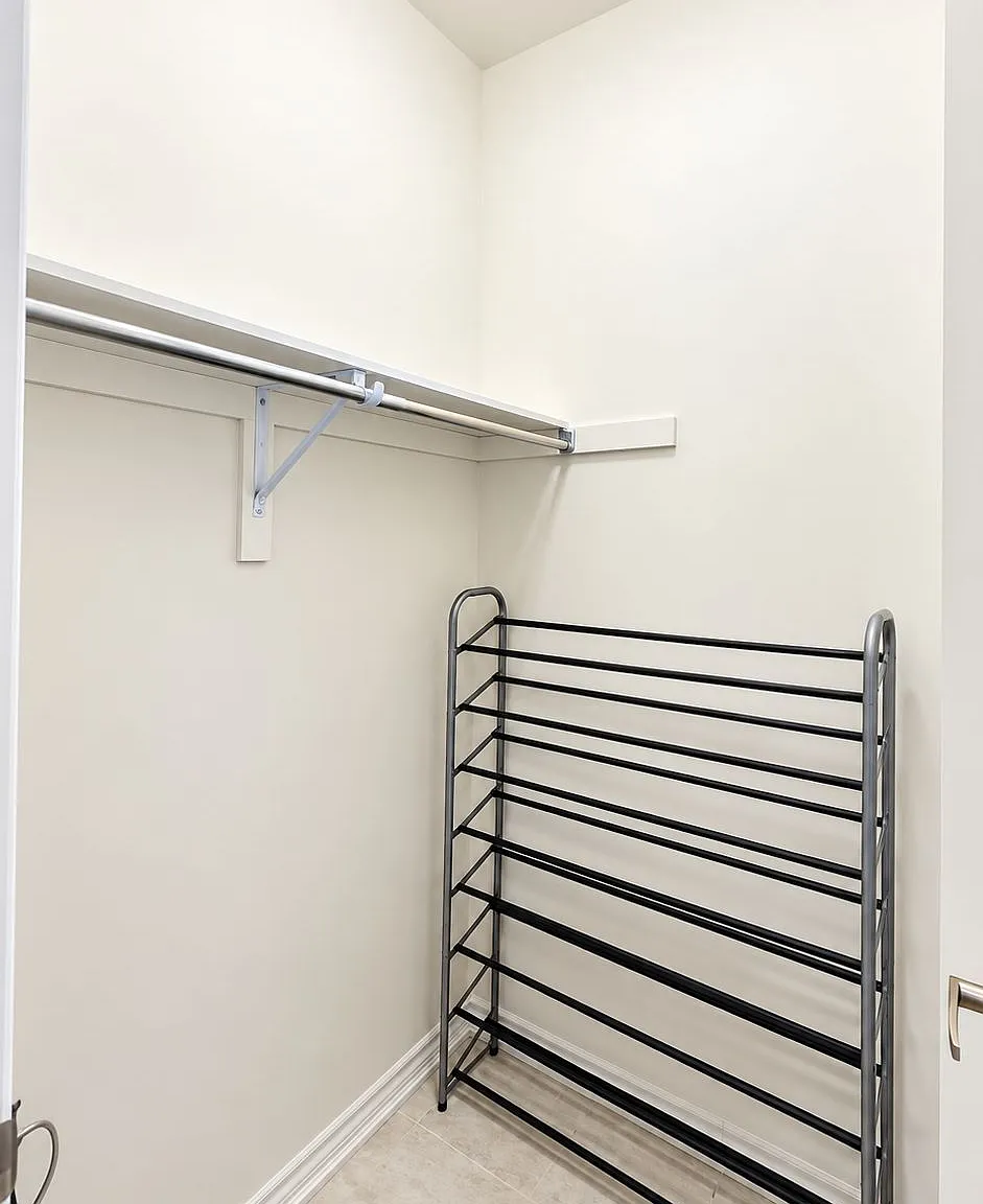 4 bed, $3,000 — Photo 2