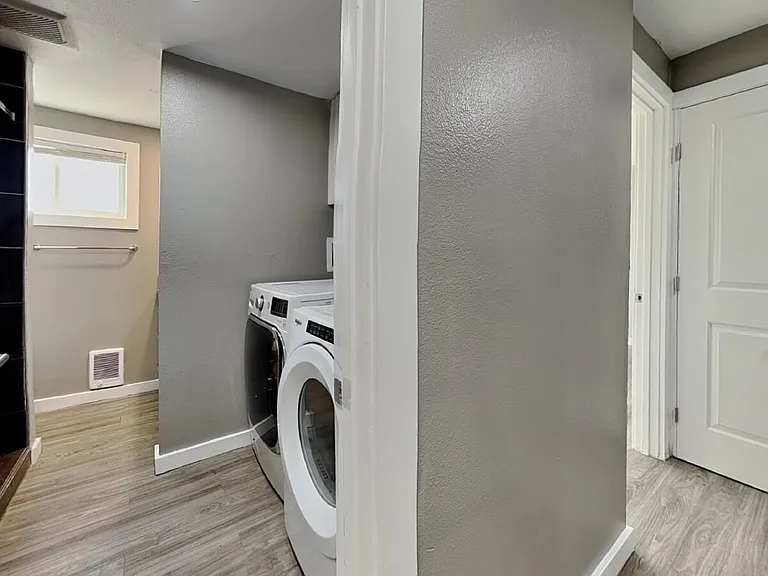 1105 S Woodlawn St #1 — Photo 12